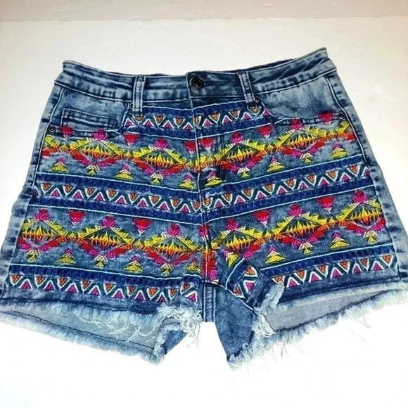 Fashion Express Embroidered Aztec print western acid wash shorts Size Large - Picture 1 of 7